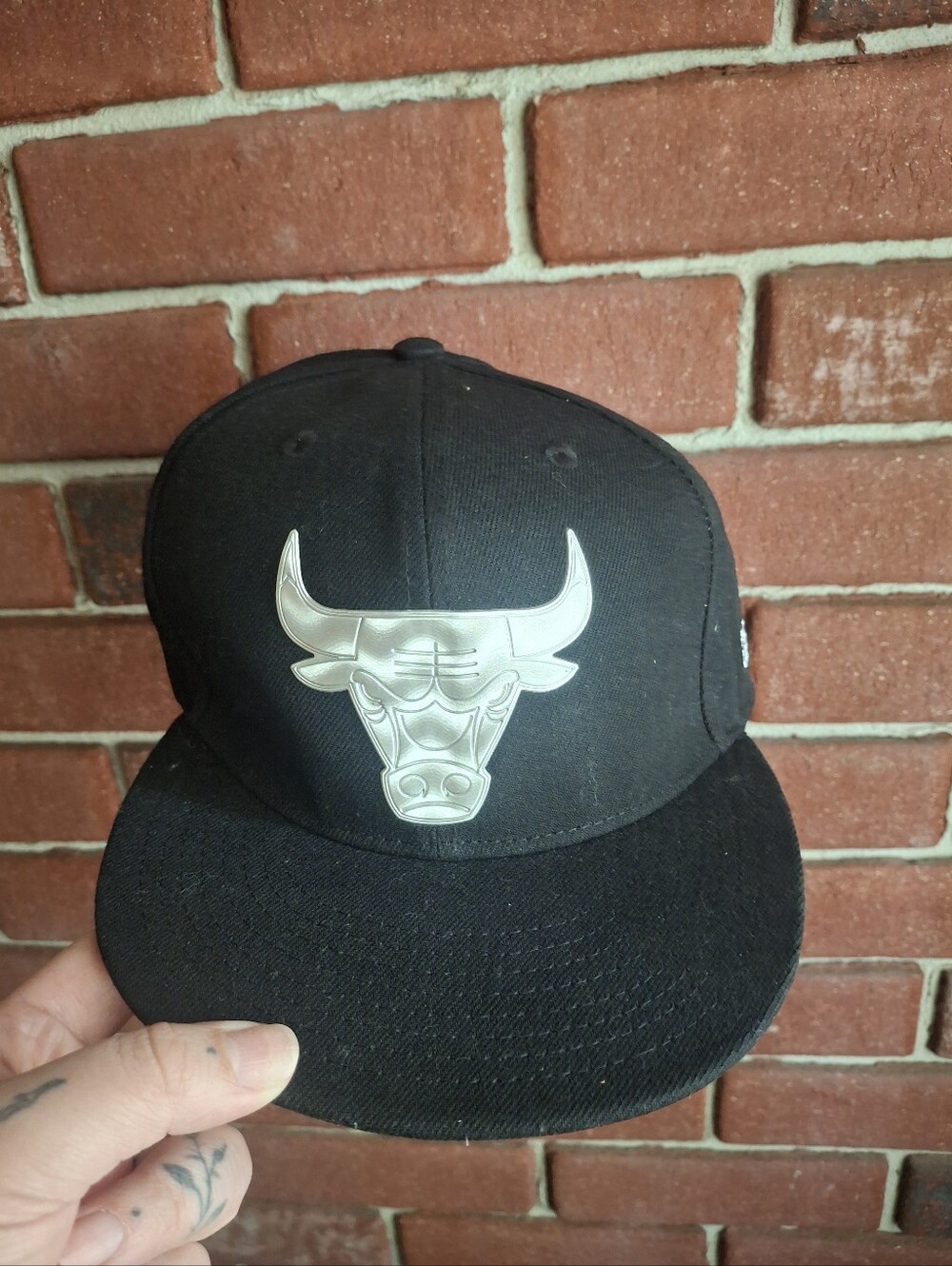 Chicago Bulls black cap with silver